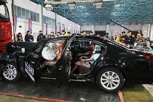 国产轿车被撞视频播放,事故现场惊心动魄